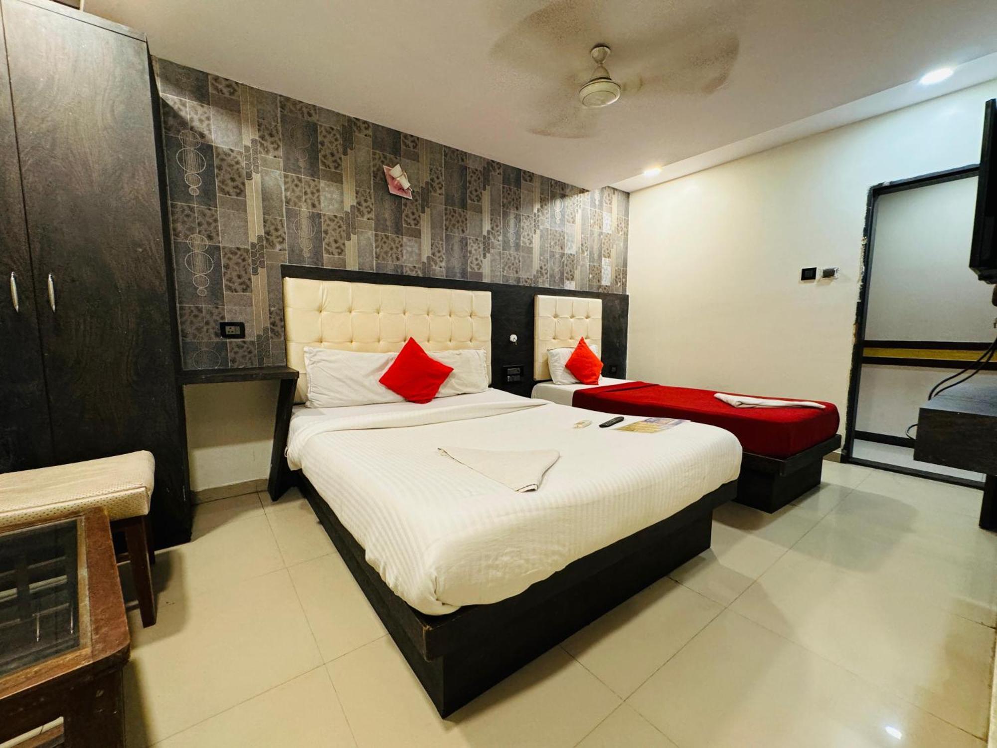 Hotel Mumbai Grand, Mumbai